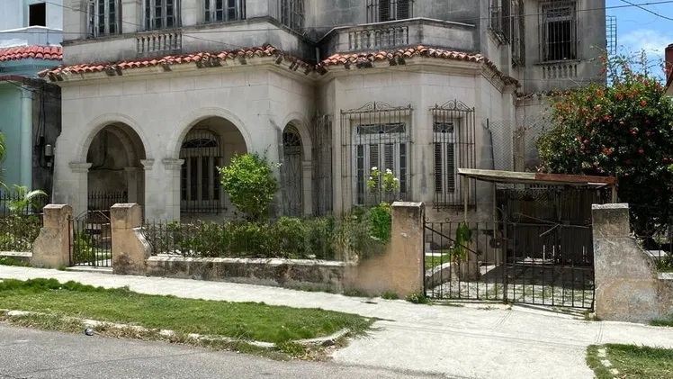 Planta alta con terraza en venta en Miramar, La Habana